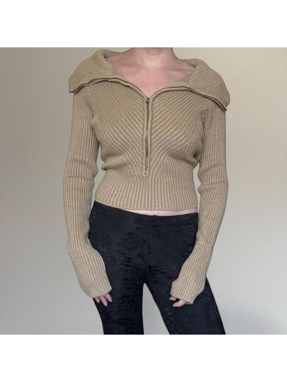 Foldover turtleneck zip up sweater from Guess. Size L.